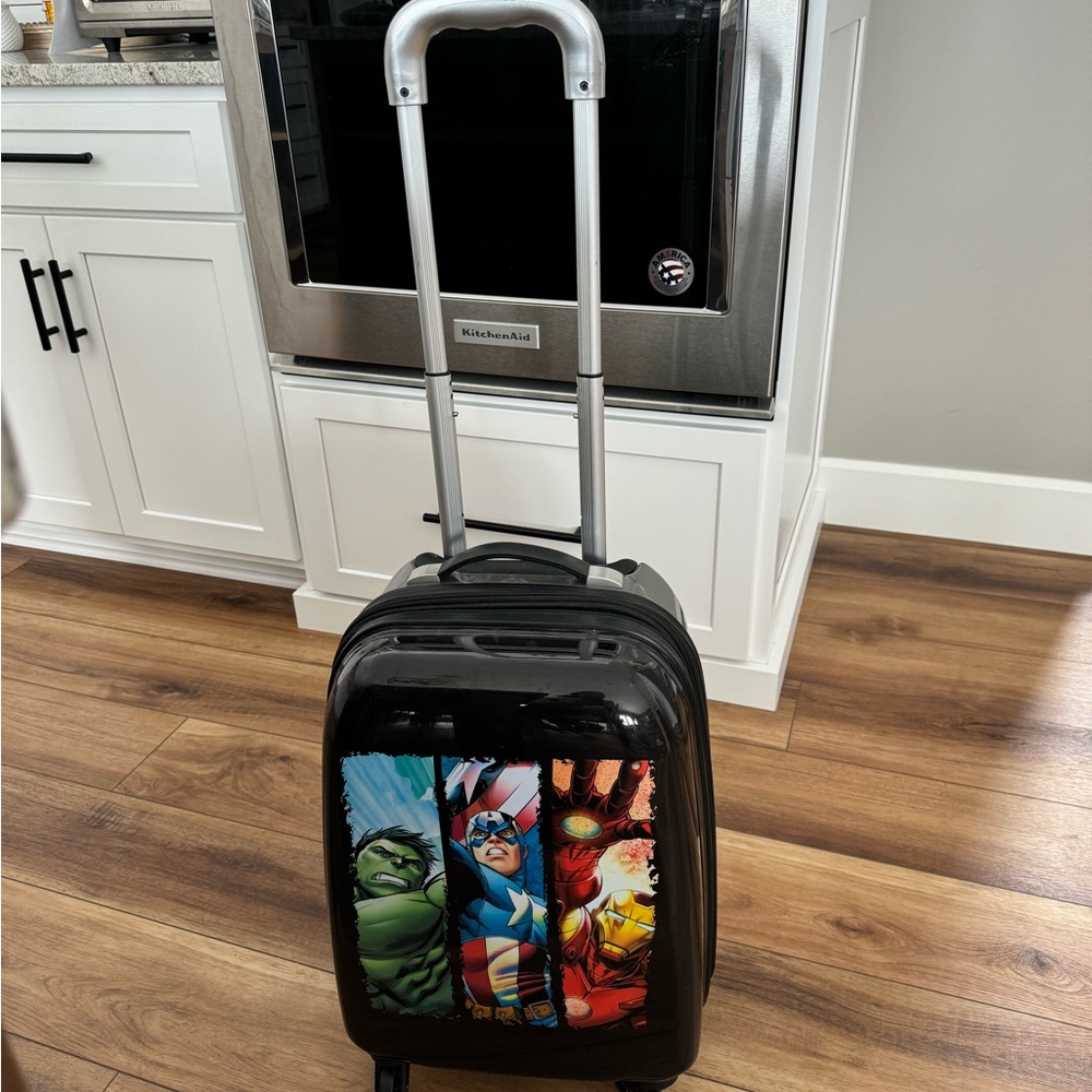 Heys Marvel Hard 18 inch Spinner Suitcase